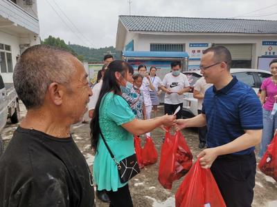 民盟大英縣總支開展“健康扶貧、助農(nóng)增收”活動(dòng)